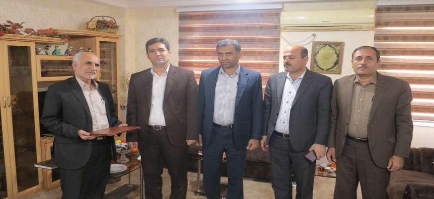 مدیرعامل شركت توزیع نیروی برق استان بوشهر با ایثارگران این شركت دیدار كرد