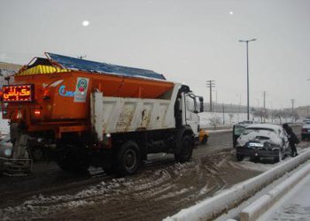 بیش از ۲ هزار کیسه ماسه و نمک در مخازن مخصوص سطح شهر جانمایی شده است