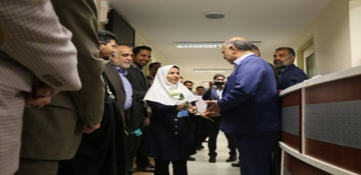 شهردار زرند به همراه اعضاء شورای شهر ضمن دیدار با پرستان بیمارستان امام علی زرند از آنها تجلیل کرد.