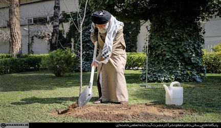 رهبر معظم انقلاب: حفظ پوشش گیاهی باید جایگاه واقعی خود را در فرهنگ عمومی پیدا کند