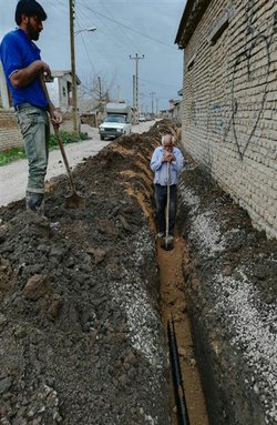 اجرای شبکه توزیع  روستای شیخ تپه شهرستان آق قلا