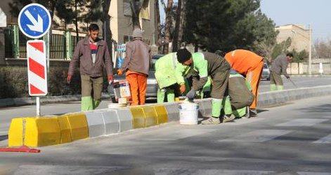 آغاز عملیات رنگ آمیزی جداول معابر و میادین شهر چناران در راستای طرح استقبال از بهار