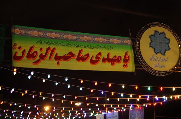 نصب طاق نصرت با طرح جمکران در نقاط مختلف تبریز/ آذین بندی شهر به مناسبت میلاد نور