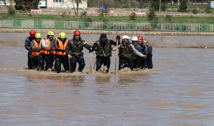 مانور آماده باش سازمان آتش نشانی برای مقابله با حوادث احتمالی سیلاب