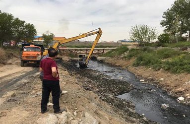 اجرای رفع موانع انسداد و ارتقاء آبگذری بستر رودخانه شادچای در محدوده شهرستان شهریار