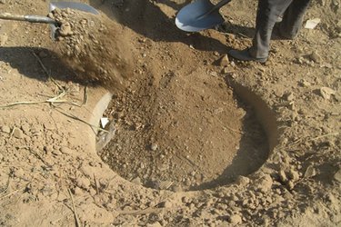 انسداد ۲ حلقه چاه مجاز ابطال شده در سجاسرود