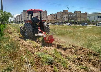 عملیات ایجادآتش بر در فضای سبز حاشیه منطقه سه در دست اقدام است