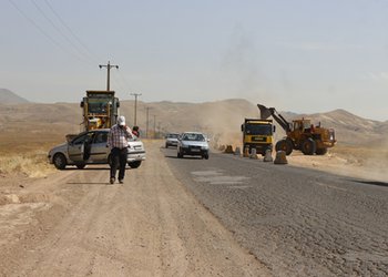 تعریض باند شرقی جاده اسماعیل آباد در حال اجرا است