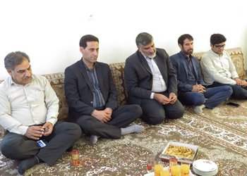 دیدار با خانواده شهدا کارکنان شهرداری مهران / گزارش تصویری