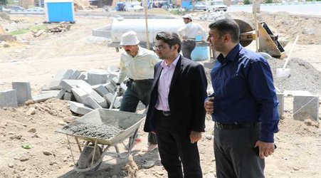 بازدید رئیس شورای شهر خوی از پروژه های عمرانی در دست اجرای شهرداری