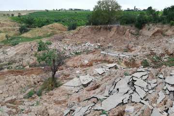 بازدید میدانی اعضای کارگروه مخاطرات زلزله از روستاهای در معرض لغزش خراسان شمالی