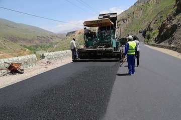 عملیات اجرایی بهسازی راه روستایی قره بلاغ پنجه در دهگلان کردستان در حال اتمام است