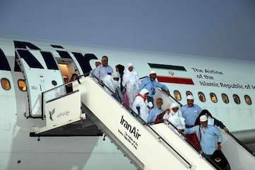 ورود اولین گروه از حجاج ایرانی به فرودگاه ساری در روز ۲۵ مرداد