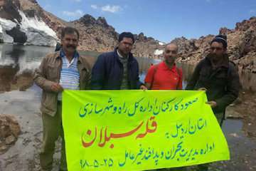 صعود کارکنان راه وشهرسازی استان اردبیل به قله سبلان