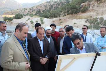 بازدید استاندار ایلام و نماینده ولی فقیه در استان از پروژه های راه سازی محور ایلام- مهران( محور اربعین)