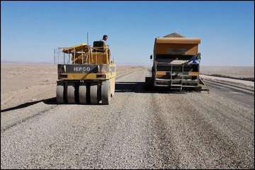 بازدید نماینده ۵ شهرستان جنوب استان کرمان از پروژه های راه‌سازی رودبار جنوب وقلعه گنج