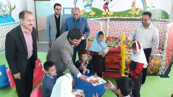 در آستانه  روز ملی کودک: حضور شهردار میانه در جمع کودکان مدرسه ایثار