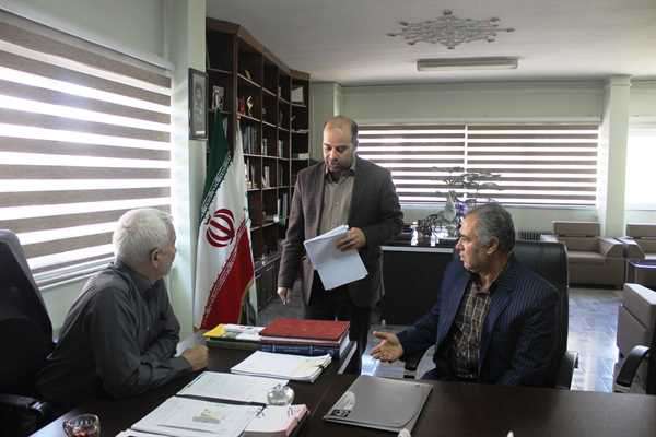 ملاقات مردمی اکبرزاده شهردار خوی در راستای بررسی پرونده ها و درخواست های شهروندان