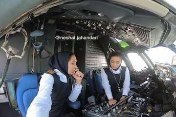 انجام نخستین پرواز کشور با هدایت دو خلبان زن