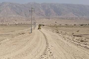 بهسازی راه روستایی احمد محمودی جویم لارستان با مشارک خیرین