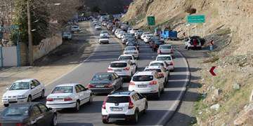 اعمال محدودیت ترافیکی در محورهای تهران-شمال/ترافیک‌ در هراز