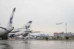 بارش شدید برف در فرودگاه مهرآباد/ پروازها تاخیر دارند