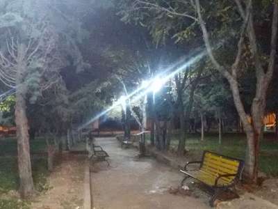 پایه چراغ های جدید در بوستان کاج نصب شد