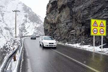 بارش برف و باران جاده‌های استان تهران را لغزنده کرد