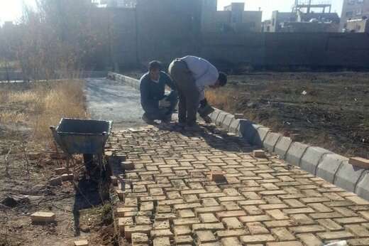 آغاز اجرای عملیات پیاده روسازی در ضلع غربی بوستان جدیدالاحداث پزشکان
