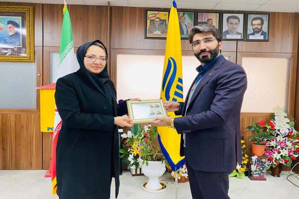 برای اولین بار در استان فارس؛ یک بانوی عضو شورای شهر شیراز، خادم گردشگری شد