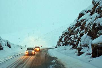 بارش برف و باران در جاده‌های ۱۲ استان