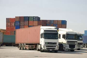 کرونا هزار دستگاه کامیون را پشت مرزهای ترکمنستان با ایران متوقف کرد