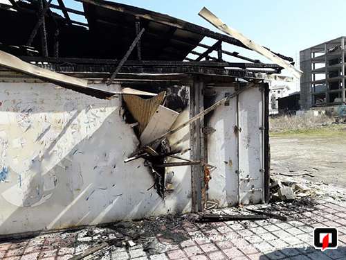 آتش سوزی یک باب مکانیکی در بلوار امام خمینی (ره) آتش نشانان را به محل حادثه کشاند/ آتش نشانی رشت
