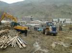 آوار برداری از مناطق زلزله زده قطور شهرستان خوی توسط ماشین آلات شهرداری ارومیه