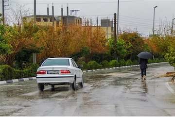 ادامه بارش‌ها در نوار شمالی کشور/ آغاز بارش‌های حجیم در نیمه غربی کشور از فردا /احتمال وقوع سیلاب در لرستان و کرمانشاه/ پیش بینی بارش باران در تهران / بارش ۴۰ میلی متر باران دربرخی استان‌ها