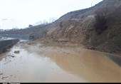 انسداد محور هراز به دلیل سیلاب/ بارش برف و باران در جاده‌های ۱۸ استان