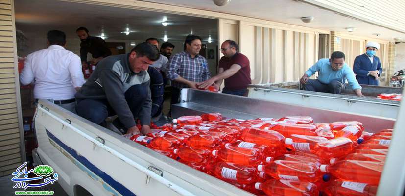 توزیع بیش از 10 هزار بطری موادضدعفونی در بین کسبه و شهروندان در شهر مبارکه و محلات تابعه