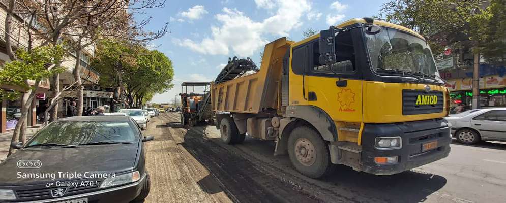 آغاز آسفالت تراشی خیابان محققی غربی جهت آسفالت ریزی مجدد