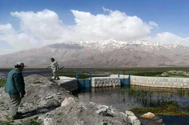 دریچه‌های خروجی تالاب گندمان برای ذخیره آب بسته شد