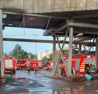 مدیرعامل شرکت مدیریت تولید برق برق آذربایجان شرقی: 

سانحه آتش سوزی در نیروگاه تبریز تلفات جانی نداشته است/ بررسی های لازم ...