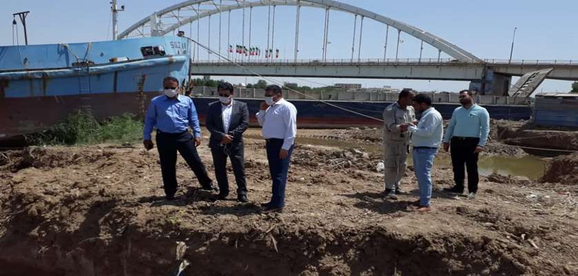 بازدید شهردار خرمشهر از عملیات اجرایی پروژه ساحل سازی ضلع جنوبی رودخانه کارون