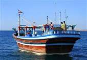 شناور تجاری در اسکله بهمن جزیره قشم دچار حریق شد