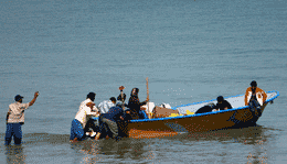 نجات سرنشینان یک قایق موتوری در هرمزگان