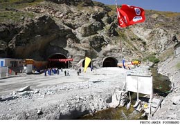 نیکزاد:۴۸هزار کیلومتر راه درحال احداث است