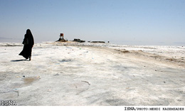 بخش جنوبی دریاچه ارومیه تا پایان شهریورماه آینده خشک می‌شود