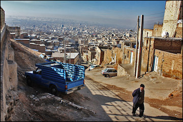 انتقاد از تبدیل کلانشهرها به کارگاه‌های ساختمانی/ گسترش ساخت‌و‌سازهای غیرمجاز به بهانه توسعه/ آیندگان معماری و شهرسازی معاصر را نقد می‌کنند