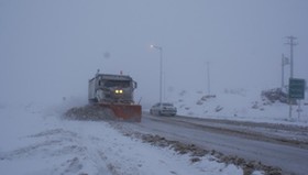 برف راه بیش از ۲۰ روستای سوادکوه را مسدود کرد