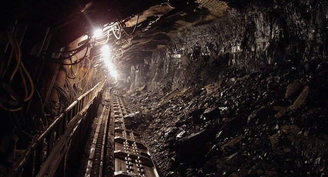 انفجار در معدن زغال سنگ در استان گلستان/ ۱۵ مصدوم / احتمال محبوس شدن ۴۰ کارگر