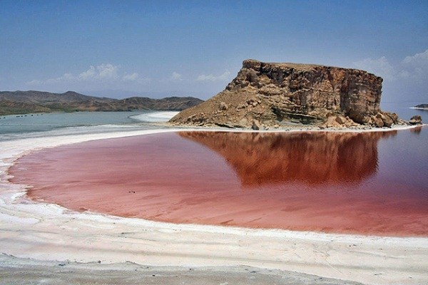 انتقال فاضلاب شهری به دریاچه ارومیه مانع زیست محیطی ندارد