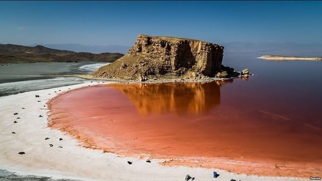 خشکی دریاچه ارومیه، سلامت ۲۰ میلیون ایرانی را با چالش‌های جدی مواجه خواهد کرد